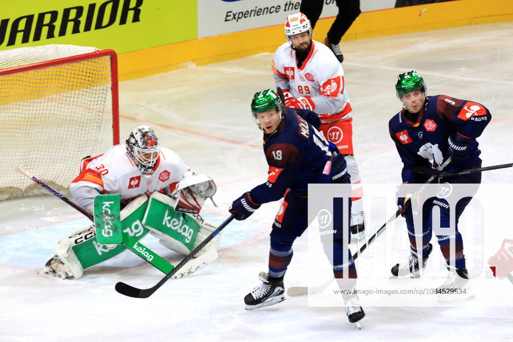DEU, GER, Eishockey, Champions League, Saison 2026 27, Berlin, Eisbaeren Berlin vs. Klagenfurther AC Jonas Mueller ( Eisbaeren Berlin 18 ), Ty Ronning ( Eisbaeren Berlin 9 ), Mareks Mitens Furey ( Klagenfurth 30 ), Raphael Herburger ( Klagenfurth 89 ) nordphoto GmbH Engler Stadt Wellblechpalast Bundesland Land