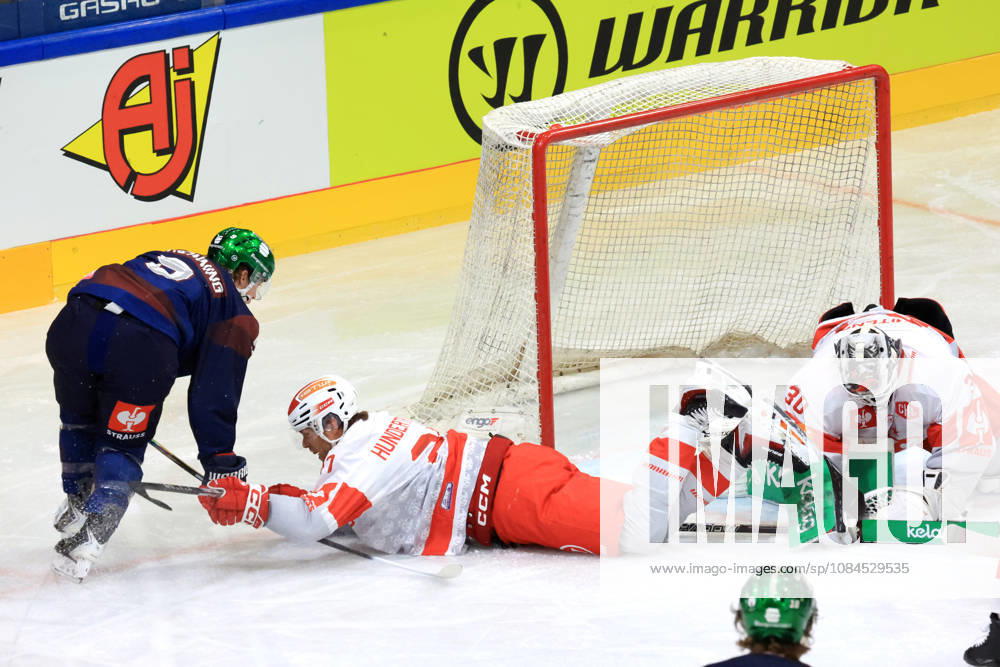 DEU, GER, Eishockey, Champions League, Saison 2026 27, Berlin, Eisbaeren Berlin vs. Klagenfurther AC Ty Ronning ( Eisbaeren Berlin 9 ), Thomas Hundertpfund ( Klagenfurth 27 ), Mareks Mitens Furey ( Klagenfurth 30 ) nordphoto GmbH Engler Stadt Wellblechpalast Bundesland Land