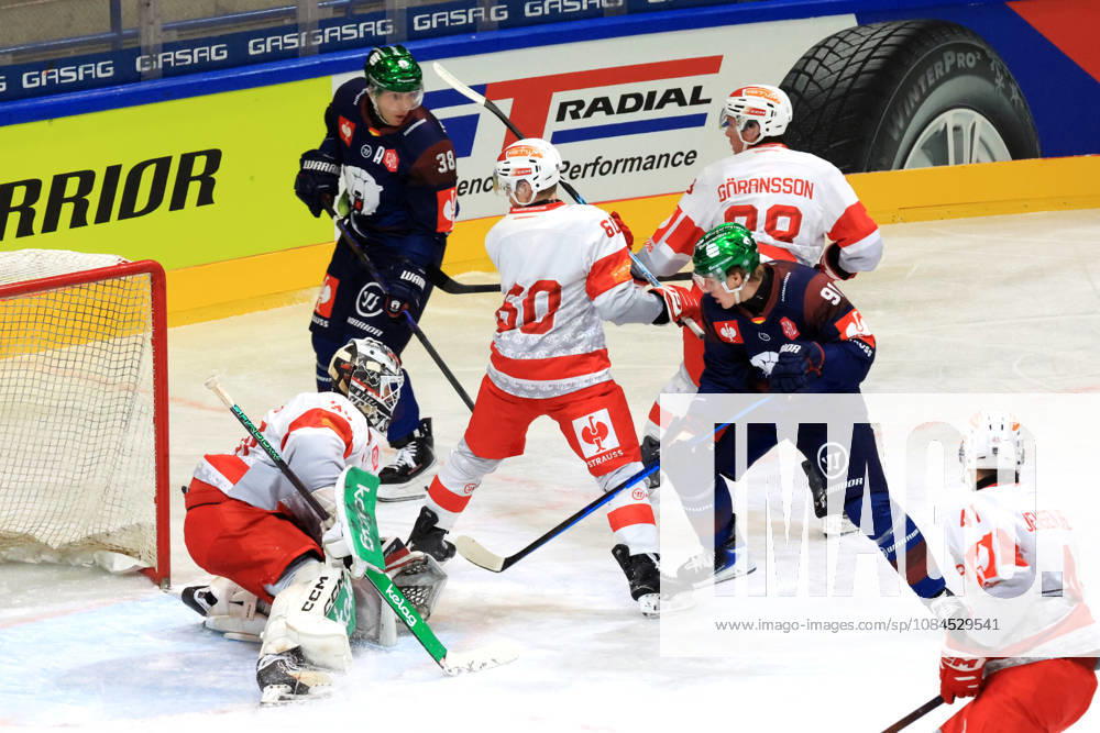 DEU, GER, Eishockey, Champions League, Saison 2026 27, Berlin, Eisbaeren Berlin vs. Klagenfurther AC Yannick Veilleux ( Eisbaeren Berlin 38 ), Tobias Krestan ( Eisbaeren Berlin 91 ), Mareks Mitens Furey ( Klagenfurth 30 ), Manuel Wadel ( Klagenfurth 60 ), Mattias Goeransson ( Klagenfurth 28 ) nordphoto GmbH Engler Stadt Wellblechpalast Bundesland Land
