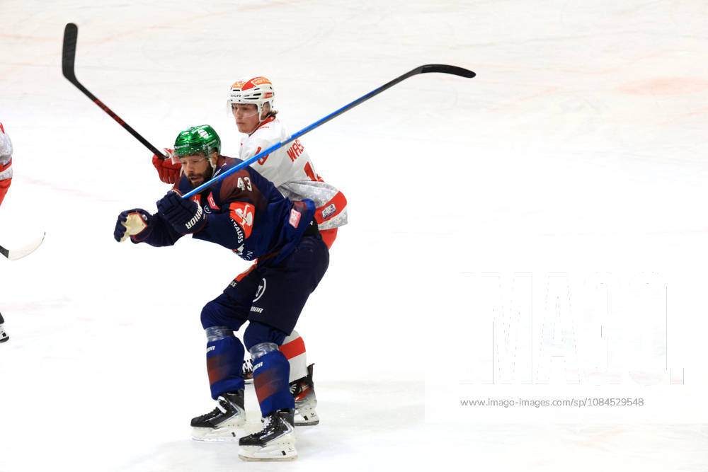 DEU, GER, Eishockey, Champions League, Saison 2026 27, Berlin, Eisbaeren Berlin vs. Klagenfurther AC Andreas Eder ( Eisbaeren Berlin 43 ), David Waschnig ( Klagenfurth 19 ) nordphoto GmbH Engler Stadt Wellblechpalast Bundesland Land