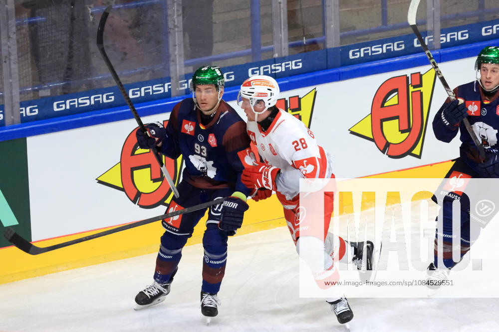DEU, GER, Eishockey, Champions League, Saison 2026 27, Berlin, Eisbaeren Berlin vs. Klagenfurther AC Leonhard Pfoederl ( Eisbaeren Berlin 93 ), Mattias Goeransson ( Klagenfurth 28 ) nordphoto GmbH Engler Stadt Wellblechpalast Bundesland Land