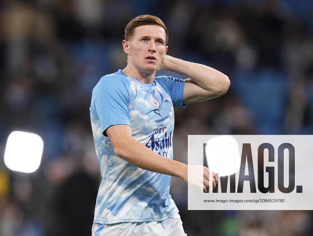 Manchester, England, 14th October 2026. Elliot Anderson of Manchester City warms up before the Manchester City vs Paris Saint Germain UEFA Champions League match at the Etihad Stadium, Manchester. Picture credit should read: Andrew Yates Sportimage . SPI_016_AY_Man_City_PSG SPI-5069-0004