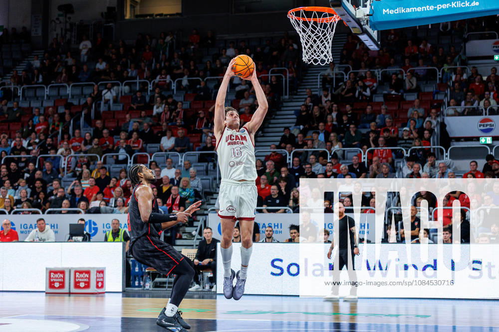 Jordan Wright (BMA365 Bamberg Baskets, 03), Ruben Lopez de la Torre (UCAM Murcia, 16), BMA365 Bamberg Baskets vs. UCAM Murcia, Basketball, Basketball Champions League, 3. Spieltag, 14.10.2026 BMA365 Bamberg Baskets vs. UCAM Murcia, Basketball, Basketball Champions League, 3. Spieltag, 14.10.2026 Bamberg