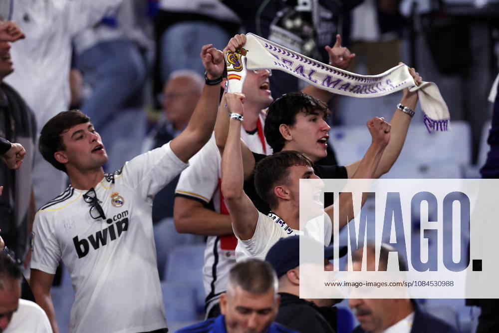 SOCCER - UEFA Champions League - AS Roma vs. Real Madrid Photo by IPA ABACAPRESS.COM89686140 - Rome, Italy — October 14, 2026: A Real Madrid fan in the stands holding a Mourinho banner and Lazio flags during the 2026–2027 UEFA Champions League soccer match between AS Roma and Real Madrid CF at the Olympic Stadium in Rome. Rome Italy