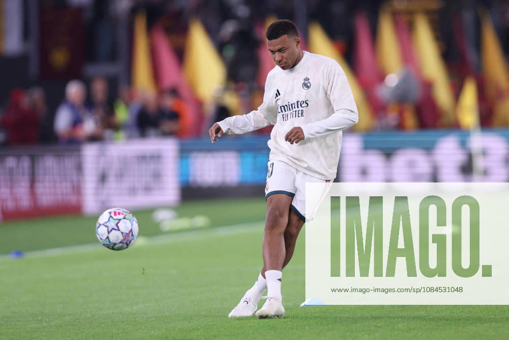 SOCCER - UEFA Champions League - AS Roma vs. Real Madrid Photo by IPA ABACAPRESS.COM89686811 - Rome, Italy — October 14, 2026: Kylian Mbappé (forward) of Real Madrid during warm-ups before the 2026–2027 UEFA Champions League soccer match between AS Roma and Real Madrid CF at the Olympic Stadium in Rome. Rome Italy
