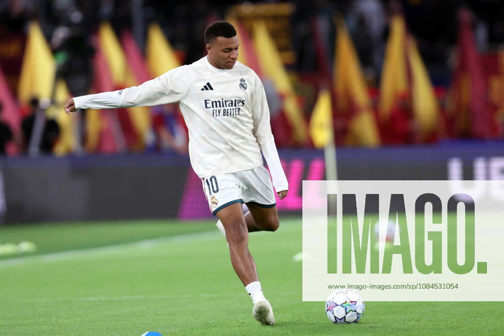 SOCCER - UEFA Champions League - AS Roma vs. Real Madrid Photo by IPA ABACAPRESS.COM89686813 - Rome, Italy - October 14, 2026: Kylian Mbappé (forward) of Real Madrid during warm-ups before the 2026-2027 UEFA Champions League soccer match between AS Roma and Real Madrid CF at the Olympic Stadium in Rome. Rome Italy