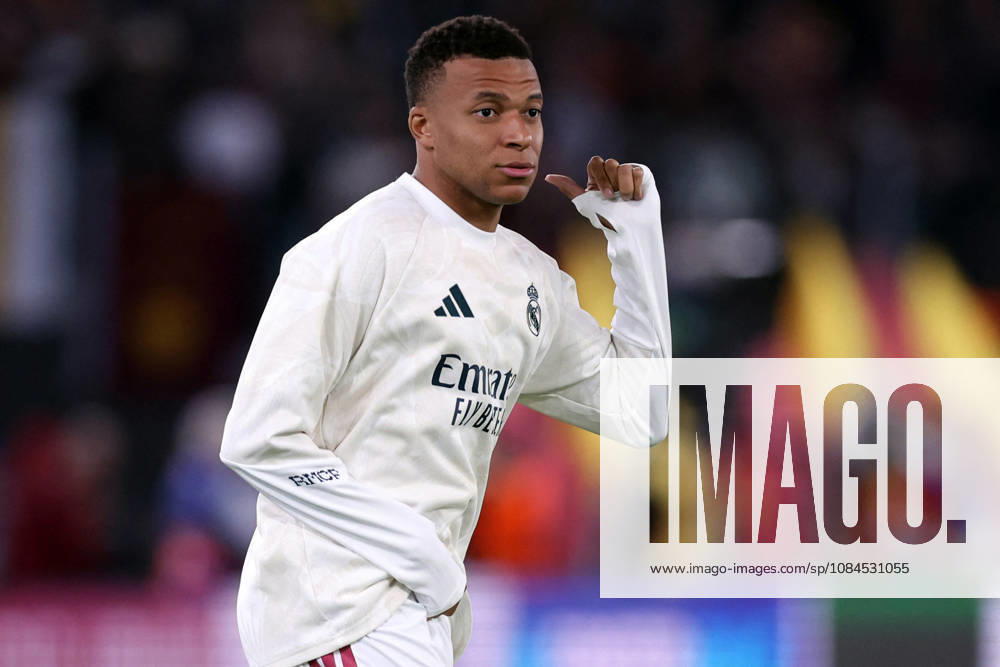 SOCCER - UEFA Champions League - AS Roma vs. Real Madrid Photo by IPA ABACAPRESS.COM89686798 - Rome, Italy — October 14, 2026: Kylian Mbappé (forward) of Real Madrid during warm-ups before the 2026–2027 UEFA Champions League soccer match between AS Roma and Real Madrid CF at the Olympic Stadium in Rome. Rome Italy