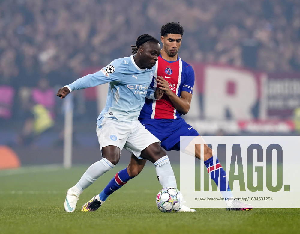 Manchester, England, 14th October 2026. Antoine Semenyo of Manchester City held up by Achraf Hakimi of Paris Saint-Germain during the Manchester City vs Paris Saint Germain UEFA Champions League match at the Etihad Stadium, Manchester. Picture credit should read: Andrew Yates Sportimage . SPI_020_AY_Man_City_PSG SPI-5069-0020