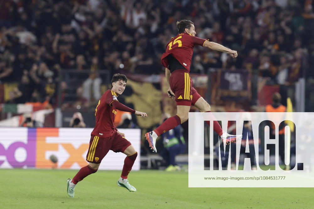 UEFA Champions League AS Roma vs Real Madrid Romas Dutch midfielder Marten de Roon celebrates after scoring a goal of 1-0 during UEFA Champions League match between AS Roma vs Real Madrid at Olimpico stadium on October 14, 2026 in Rome, Italy. _BPH3051