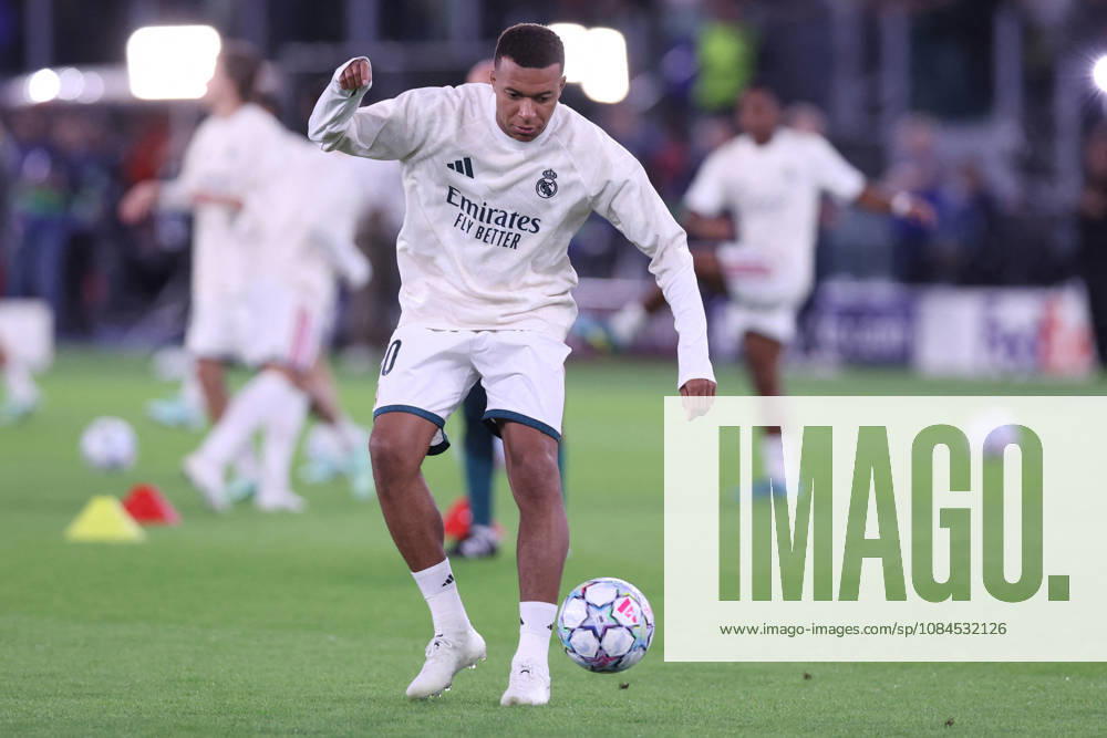 SOCCER - UEFA Champions League - AS Roma vs. Real Madrid Photo by IPA ABACAPRESS.COM89687341 - Rome, Italy — October 14, 2026: Kylian Mbappé (forward) of Real Madrid during warm-ups before the 2026–2027 UEFA Champions League soccer match between AS Roma and Real Madrid CF at the Olympic Stadium in Rome. Rome Italy
