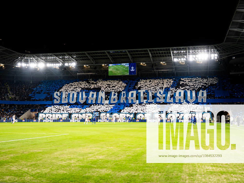 Champions League, 2. Spieltag, Å K Slovan Bratislava vs. VfB Stuttgart im Å tadion Tehelnà pole Narodný futbalový Å¡tadion Choreo Bratislava WICHTIGER HINWEIS: Gemäß den Vorgaben des DFB und der DFL ist es untersagt, in dem Stadion und oder vom Spiel angefertigte Fotoaufnahmen in Form von Sequenzbildern und oder videoähnlichen Fotostrecken zu verwerten bzw. verwerten zu lassen.