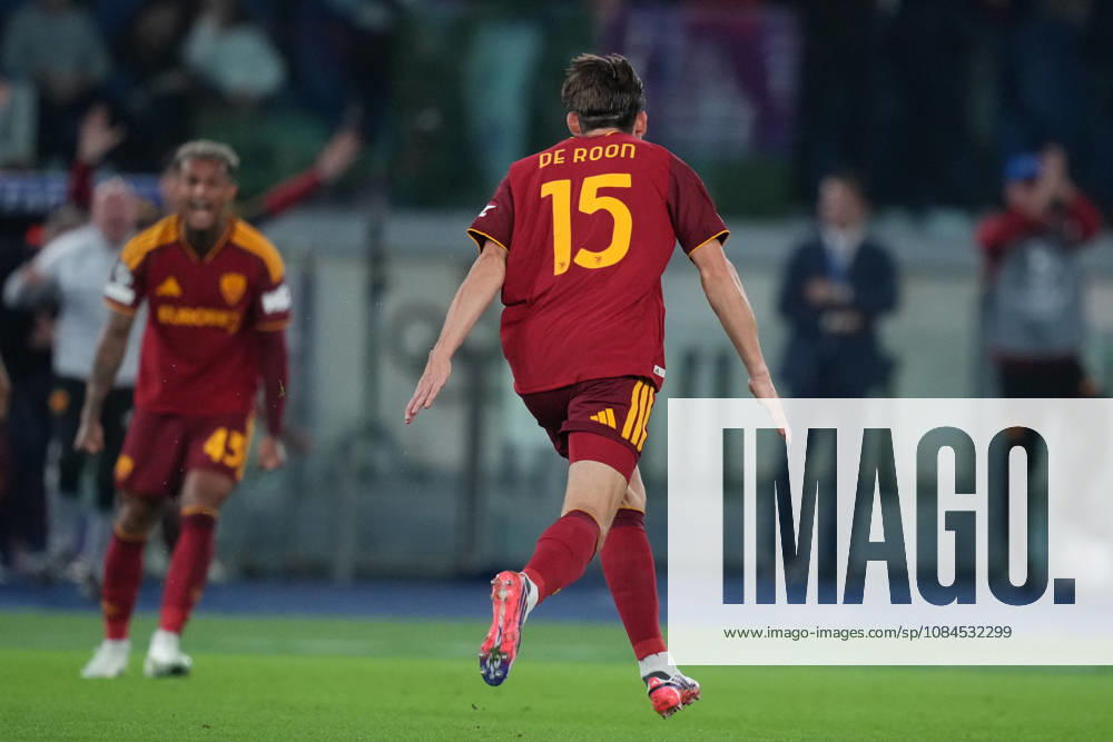 Roma’s Marten de Roon celebrates after scoring during the UEFA Champions League Phase - Matchday 2 soccer match between AS Roma and Real Madrid at the Rome s Olympic stadium, Italy - Wednesday October 14, 2026 - Soccer ( Photo by Alfredo Falcone LaPresse )