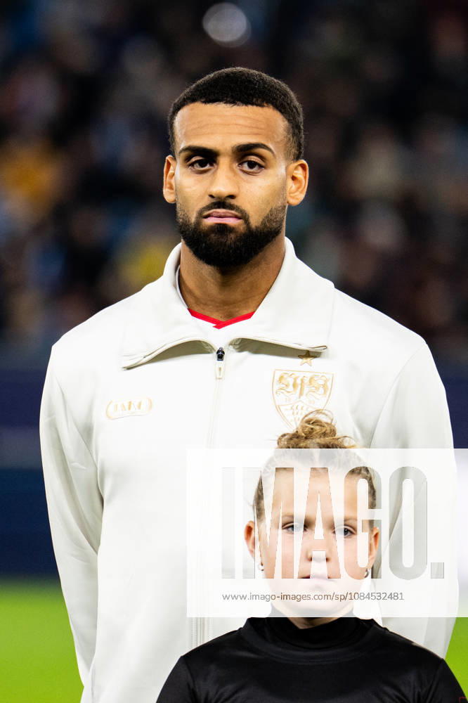 Champions League, 2. Spieltag, Å K Slovan Bratislava vs. VfB Stuttgart im Å tadion Tehelnà pole Narodný futbalový Å¡tadion Josha Vagnoman (VfB) fokussiert WICHTIGER HINWEIS: Gemäß den Vorgaben des DFB und der DFL ist es untersagt, in dem Stadion und oder vom Spiel angefertigte Fotoaufnahmen in Form von Sequenzbildern und oder videoähnlichen Fotostrecken zu verwerten bzw. verwerten zu lassen.