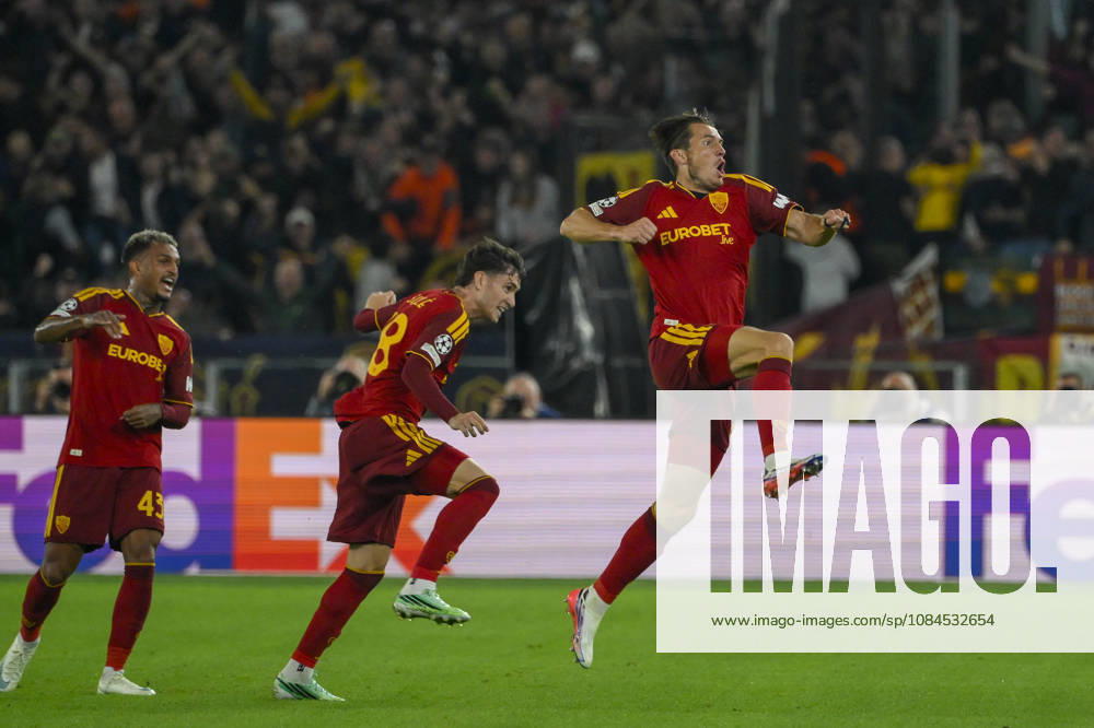 Roma’s Marten de Roon celebrates after scoring the goal 1-0 during the Uefa Champions League soccer match between AS Roma and Real Madrid at the Olympic Stadium in Rome, Italy - Wednesday, October 14, 2026. - Soccer .