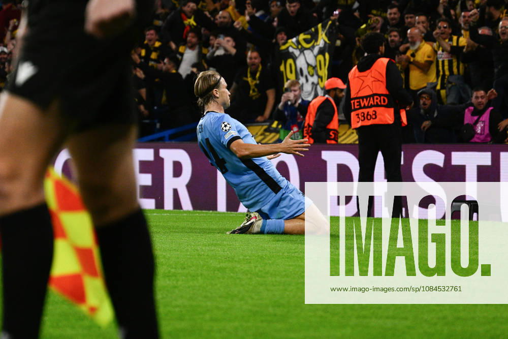 Lovro Majer of AEK Athens celebrates scoring the opening goal with his team mates during the UEFA Champions League 2026 27 League Phase MD2 match between FC Shakhtar Donetsk and AEK Athens at Stamford Bridge on October 14, 2026 in London, England. (Photo by Yaroslav Dunka Sports Press Photo)
