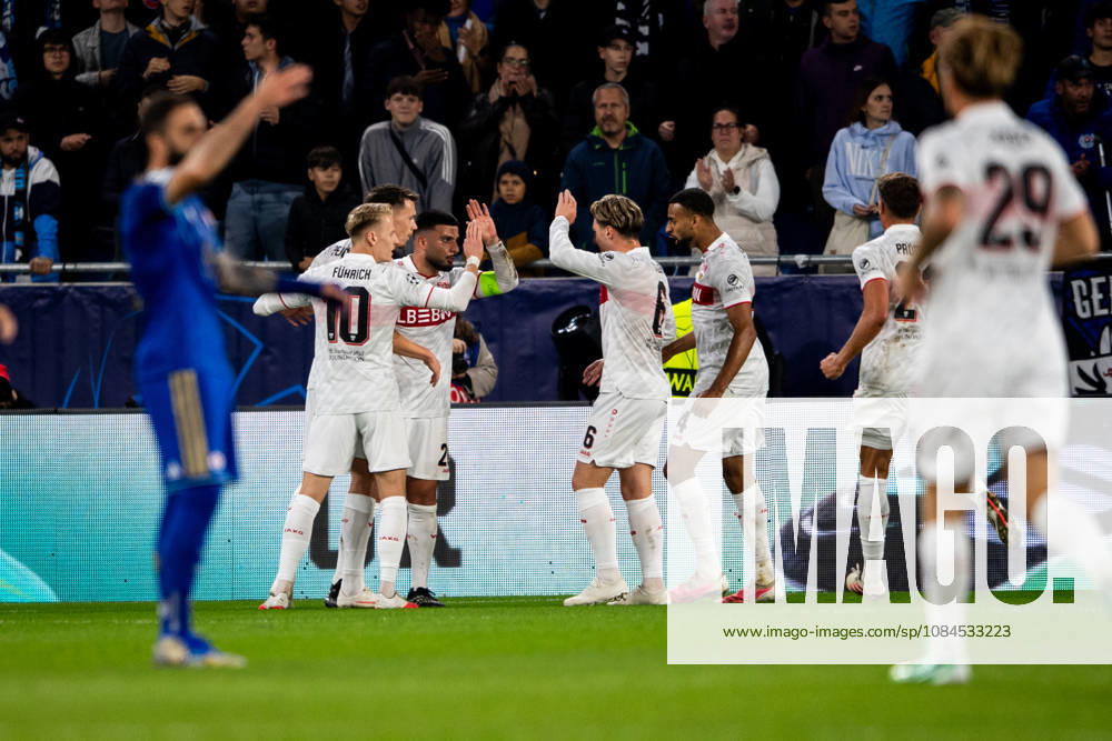 Champions League, 2. Spieltag, Å K Slovan Bratislava vs. VfB Stuttgart im Å tadion Tehelnà pole Narodný futbalový Å¡tadion Tor zum 0:1 durch Deniz Undav (VfB), hier im Bild Jubel mit der Mannschaft WICHTIGER HINWEIS: Gemäß den Vorgaben des DFB und der DFL ist es untersagt, in dem Stadion und oder vom Spiel angefertigte Fotoaufnahmen in Form von Sequenzbildern und oder videoähnlichen Fotostrecken zu verwerten bzw. verwerten zu lassen.