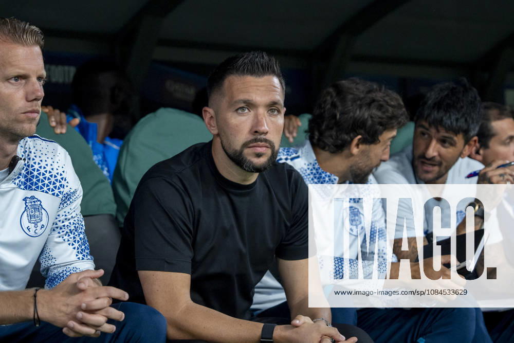 FC Porto head coach, Francesco Farioli, before the UEFA Champions League match between Betis and FC Porto at La Cartuja Stadium on the 14th of October, 2026 in Sevilla, Spain