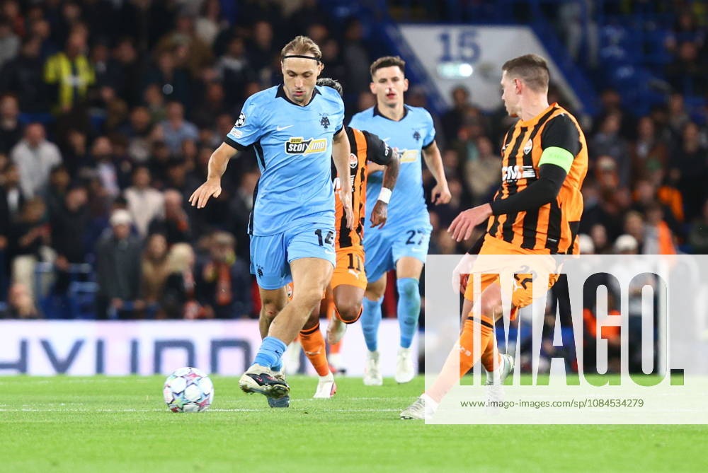 UEFA Champions League - Shakhtar Donetsk vs AEK Athens FC - Lovro Majer of AEK Athens FC in action during the UEFA Champions League League phase Matchday 2 soccer match between Shakhtar Donetsk vs AEK Athens FC in Stamford Bridge, London, UK, on 13 October 2026. IMAGO ONE INCH PRODUCTIONS LONDON UK