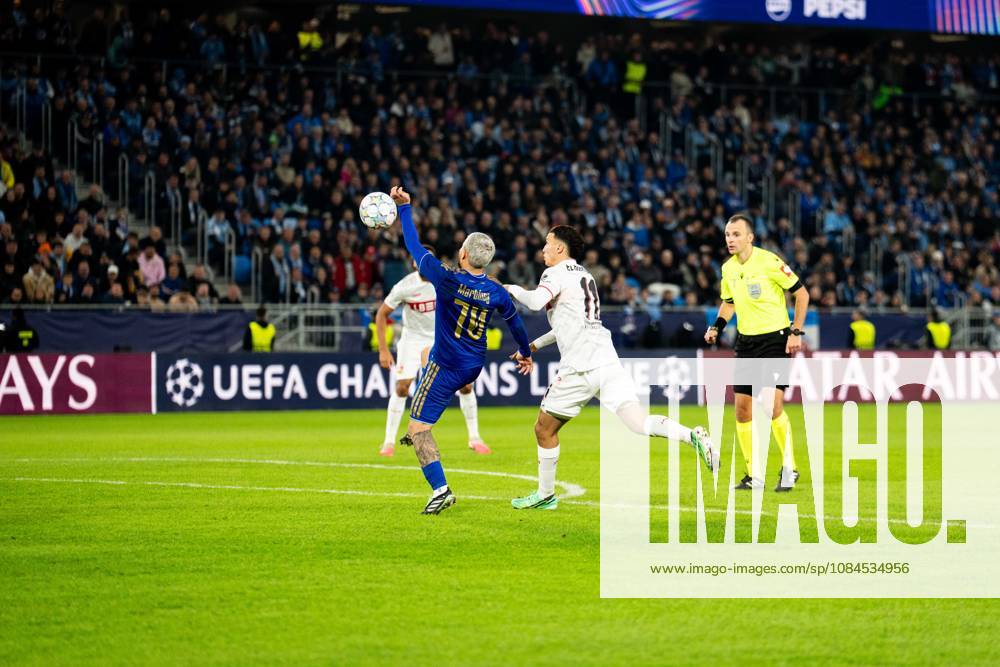 Champions League, 2. Spieltag, Å K Slovan Bratislava vs. VfB Stuttgart im Å tadion TehelnÃ pole NarodnÃ½ futbalovÃ½ Å¡tadion Cristian Martinez (Slovan) mit Bilal El Khannouss (VfB) WICHTIGER HINWEIS: Gemäß den Vorgaben des DFB und der DFL ist es untersagt, in dem Stadion und oder vom Spiel angefertigte Fotoaufnahmen in Form von Sequenzbildern und oder videoähnlichen Fotostrecken zu verwerten bzw. verwerten zu lassen.