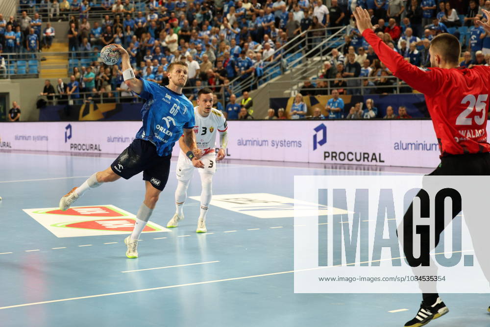 Plock 14.10.2026 Liga mistrzow pilka reczna mezczyzn faza grupowa sezon 2026 27 --- Group phase mens handball EHF Champions League Orlen Wisla Plock - HC Vardar 1961 Skopje Frederik Bjerre Milosz Walach Fot. Marcin Solarz FotoPyK NEWSPIX.PL --- newspix.pl