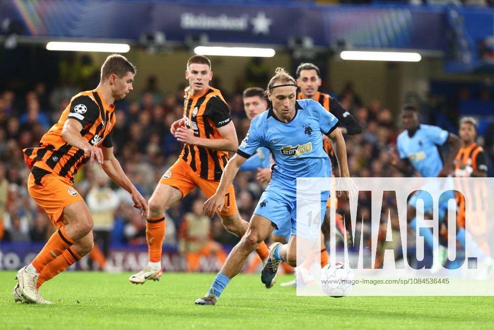 UEFA Champions League - Shakhtar Donetsk vs AEK Athens FC - Lovro Majer of AEK Athens FC in action during the UEFA Champions League phase Matchday 2 soccer match between Shakhtar Donetsk vs AEK Athens FC in Stamford Bridge, London, UK, on 14 October 2026. IMAGO ONE INCH PRODUCTIONS LONDON UK