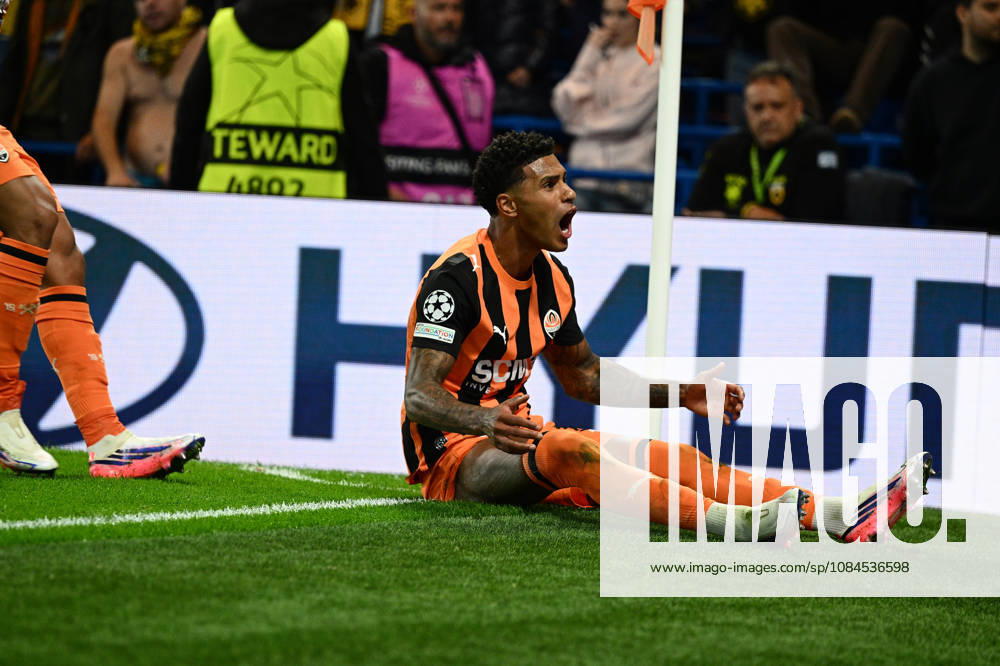Vinicius Tobias of Shakhtar Donetsk celebrates their second goal with his team mates during the UEFA Champions League 2026 27 League Phase MD2 match between FC Shakhtar Donetsk and AEK Athens at Stamford Bridge on October 14, 2026 in London, England. (Photo by Yaroslav Dunka Sports Press Photo)
