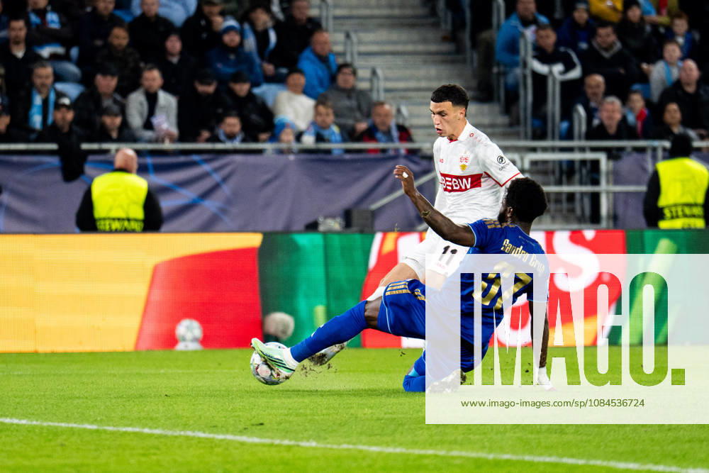 Champions League, 2. Spieltag, Å K Slovan Bratislava vs. VfB Stuttgart im Å tadion Tehelnà pole Narodný futbalový Å¡tadion Tackle, Grätsche von Sandro Cruz (Slovan) gegen Bilal El Khannouss (VfB) WICHTIGER HINWEIS: Gemäß den Vorgaben des DFB und der DFL ist es untersagt, in dem Stadion und oder vom Spiel angefertigte Fotoaufnahmen in Form von Sequenzbildern und oder videoähnlichen Fotostrecken zu verwerten bzw. verwerten zu lassen.