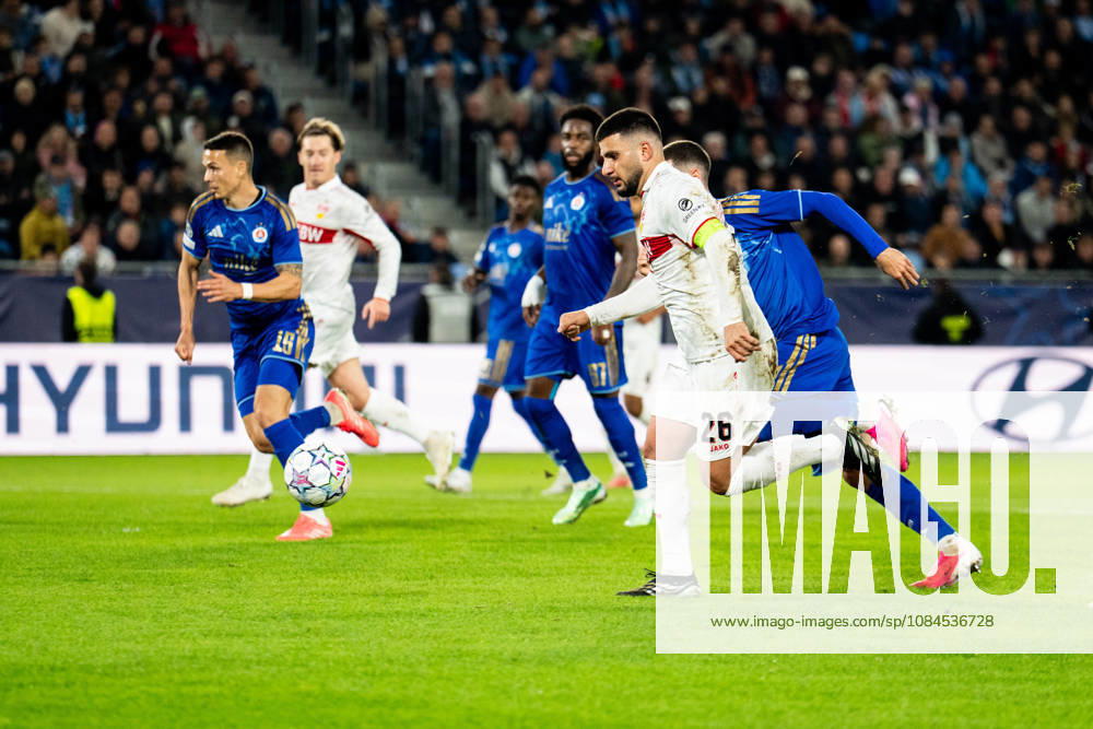 Champions League, 2. Spieltag, Å K Slovan Bratislava vs. VfB Stuttgart im Å tadion Tehelnà pole Narodný futbalový Å¡tadion Deniz Undav (VfB) am Ball WICHTIGER HINWEIS: Gemäß den Vorgaben des DFB und der DFL ist es untersagt, in dem Stadion und oder vom Spiel angefertigte Fotoaufnahmen in Form von Sequenzbildern und oder videoähnlichen Fotostrecken zu verwerten bzw. verwerten zu lassen.