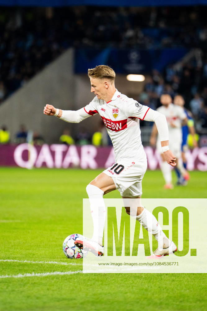 Champions League, 2. Spieltag, Å K Slovan Bratislava vs. VfB Stuttgart im Å tadion Tehelnà pole Narodný futbalový Å¡tadion Chris Führich (VfB) am Ball im Dribbling WICHTIGER HINWEIS: Gemäß den Vorgaben des DFB und der DFL ist es untersagt, in dem Stadion und oder vom Spiel angefertigte Fotoaufnahmen in Form von Sequenzbildern und oder videoähnlichen Fotostrecken zu verwerten bzw. verwerten zu lassen.