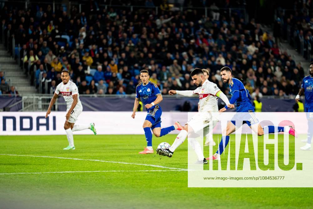 Champions League, 2. Spieltag, Å K Slovan Bratislava vs. VfB Stuttgart im Å tadion TehelnÃ pole NarodnÃ½ futbalovÃ½ Å¡tadion Deniz Undav (VfB) flankt rein WICHTIGER HINWEIS: Gemäß den Vorgaben des DFB und der DFL ist es untersagt, in dem Stadion und oder vom Spiel angefertigte Fotoaufnahmen in Form von Sequenzbildern und oder videoähnlichen Fotostrecken zu verwerten bzw. verwerten zu lassen.