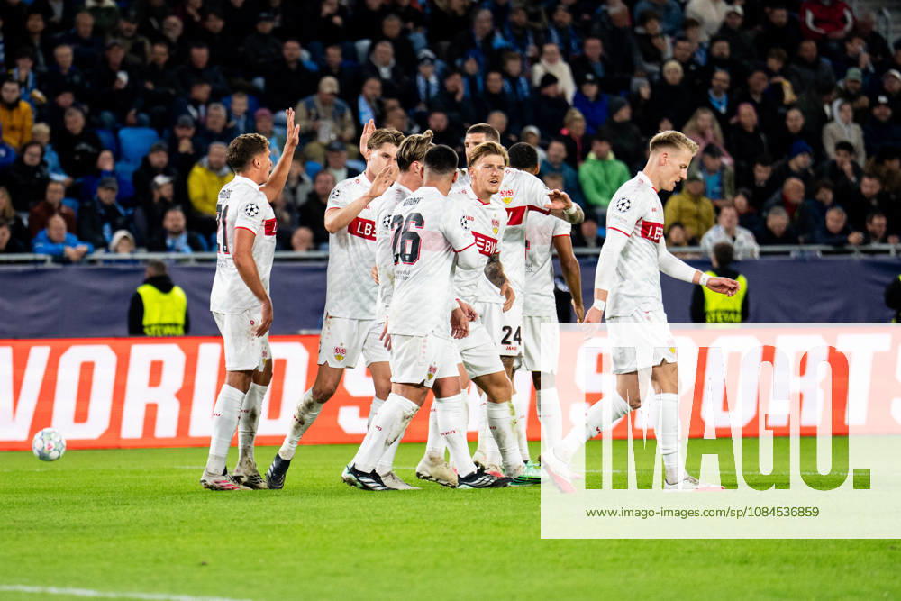 Champions League, 2. Spieltag, Å K Slovan Bratislava vs. VfB Stuttgart im Å tadion Tehelnà pole Narodný futbalový Å¡tadion Tor zum 0:2 hier der Jubel von den Stuttgarter WICHTIGER HINWEIS: Gemäß den Vorgaben des DFB und der DFL ist es untersagt, in dem Stadion und oder vom Spiel angefertigte Fotoaufnahmen in Form von Sequenzbildern und oder videoähnlichen Fotostrecken zu verwerten bzw. verwerten zu lassen.