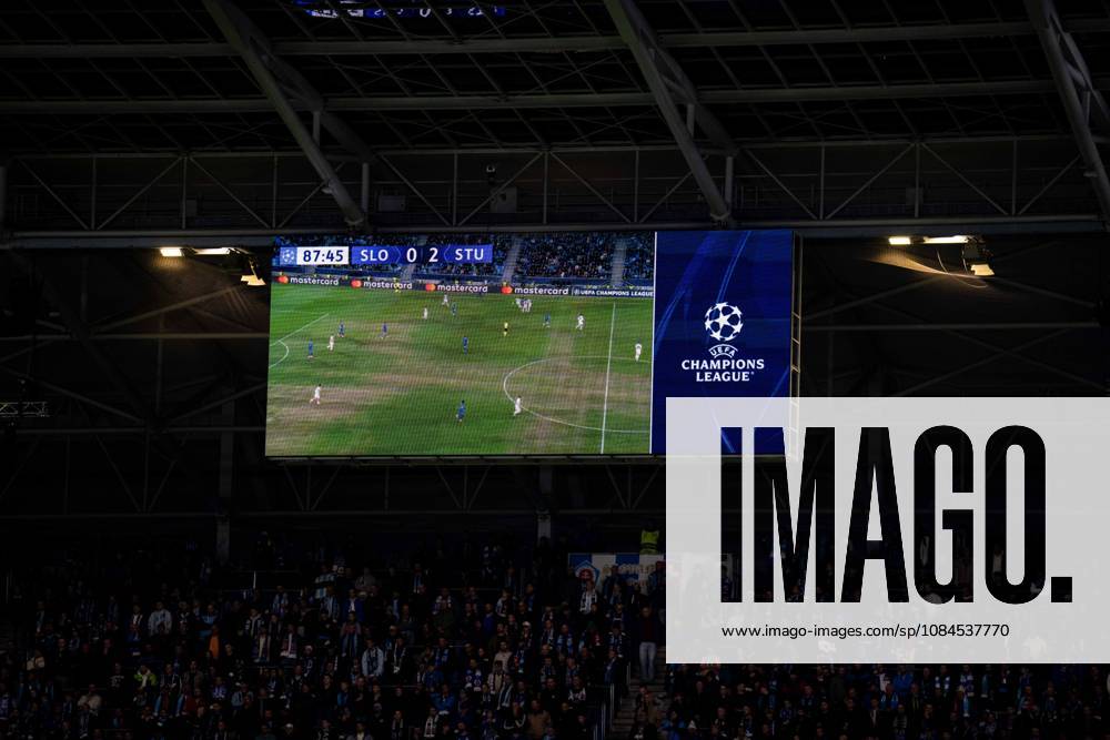 Champions League, 2. Spieltag, Å K Slovan Bratislava vs. VfB Stuttgart im Å tadion Tehelnà pole Narodný futbalový Å¡tadion Zwischenstand 0:2 WICHTIGER HINWEIS: Gemäß den Vorgaben des DFB und der DFL ist es untersagt, in dem Stadion und oder vom Spiel angefertigte Fotoaufnahmen in Form von Sequenzbildern und oder videoähnlichen Fotostrecken zu verwerten bzw. verwerten zu lassen.
