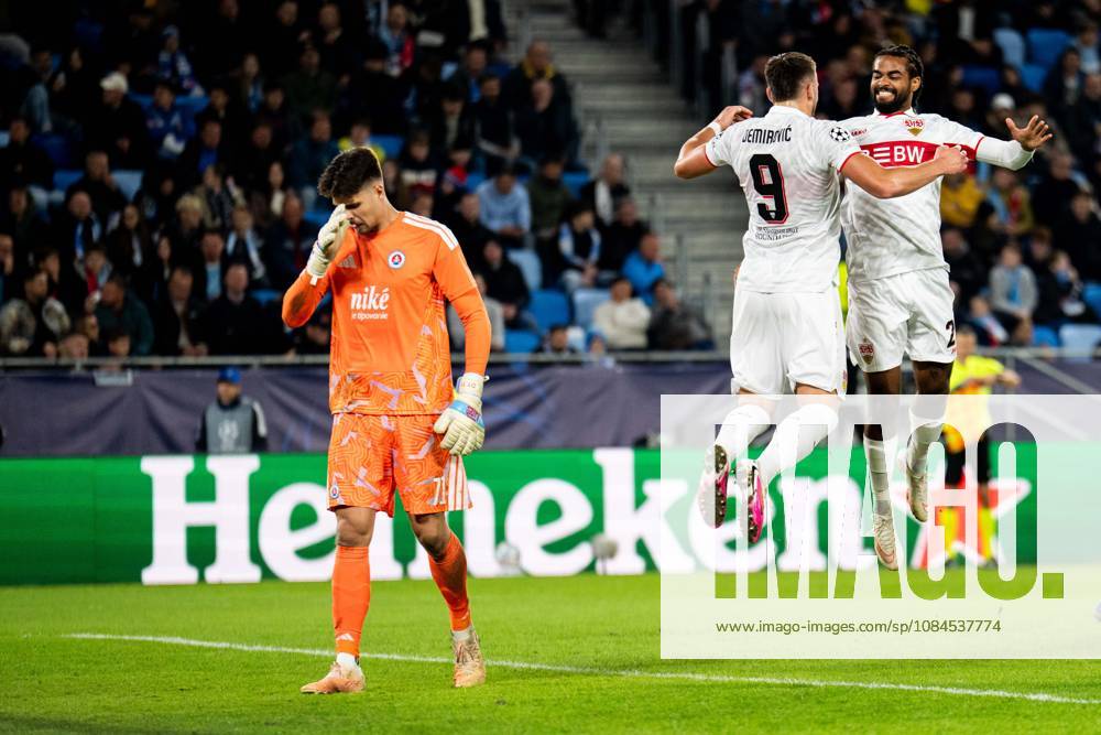 Champions League, 2. Spieltag, Å K Slovan Bratislava vs. VfB Stuttgart im Å tadion Tehelnà pole Narodný futbalový Å¡tadion Tor zum 0:3 durch Ermedin Demirović (VfB) hier im Jubel mit Lorenz Assignon (VfB) WICHTIGER HINWEIS: Gemäß den Vorgaben des DFB und der DFL ist es untersagt, in dem Stadion und oder vom Spiel angefertigte Fotoaufnahmen in Form von Sequenzbildern und oder videoähnlichen Fotostrecken zu verwerten bzw. verwerten zu lassen.