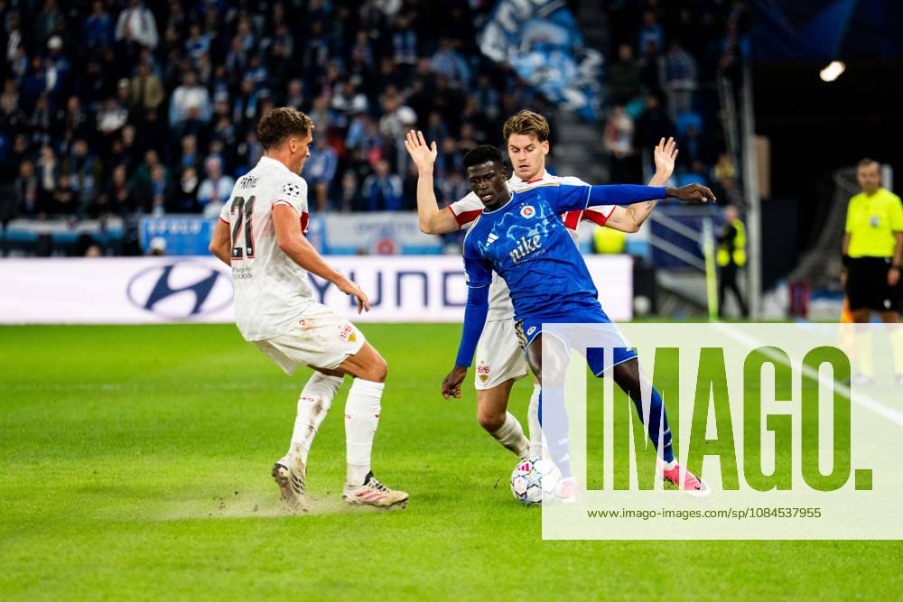 Champions League, 2. Spieltag, Å K Slovan Bratislava vs. VfB Stuttgart im Å tadion Tehelnà pole Narodný futbalový Å¡tadion Ramon Hendriks (VfB) im Zweikampf mit Grischa Prömel (VfB) WICHTIGER HINWEIS: Gemäß den Vorgaben des DFB und der DFL ist es untersagt, in dem Stadion und oder vom Spiel angefertigte Fotoaufnahmen in Form von Sequenzbildern und oder videoähnlichen Fotostrecken zu verwerten bzw. verwerten zu lassen.