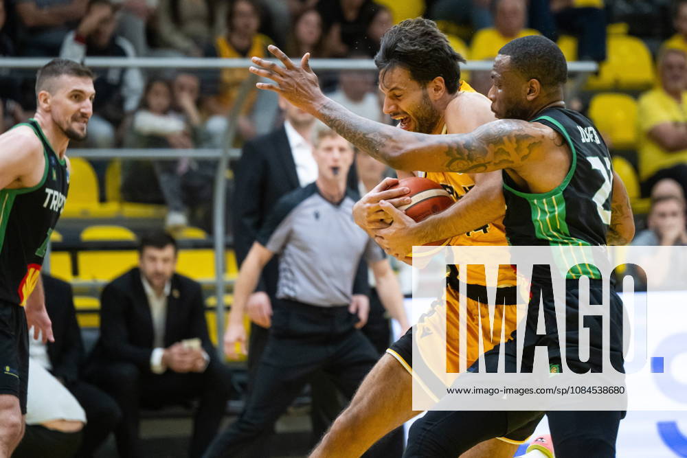 Croatia, Split, 14.10.2026. KK Split basketball hall. Basketball match FIBA ‹‹Europe Cup, KK Split - BC Trepca. In the photo: Benedikt Turudic and Shawn Jones. Photo: Tom Dubravec CROPIX Split CROATIA