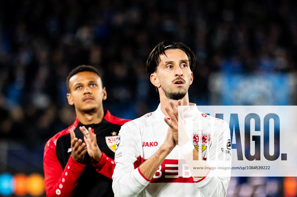 Champions League, 2. Spieltag, Å K Slovan Bratislava vs. VfB Stuttgart im Å tadion Tehelnà pole Narodný futbalový Å¡tadion Atakan Karazor (VfB) feiert nach Auswärtssieg WICHTIGER HINWEIS: Gemäß den Vorgaben des DFB und der DFL ist es untersagt, in dem Stadion und oder vom Spiel angefertigte Fotoaufnahmen in Form von Sequenzbildern und oder videoähnlichen Fotostrecken zu verwerten bzw. verwerten zu lassen.