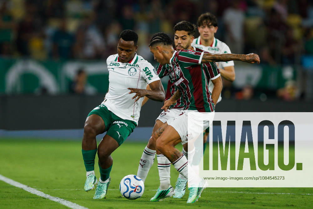 Soccer - Copa CONMEBOL Libertadores - Fluminense v Palmeiras RIO DE JANEIRO, BRAZIL - OCTOBER 14: JHON ARIAS of Palmeiras controls the ball during the Copa CONMEBOL Libertadores semi-final first leg match between Fluminense and Palmeiras at Maracana Stadium on October 14, 2026 in Rio de Janeiro, Brazil. Rio de Janeiro Maracana Stadium Brazil