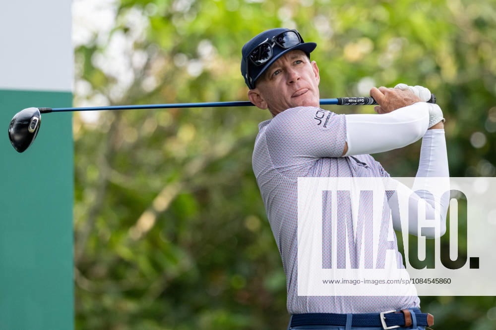 USA s, Berry HENSON.Opening Round in the Macao Open Golf at Macau Golf & Country Club. Macau Open Golf Rd 1 - ZUMAr144 20261015_zap_r144_078