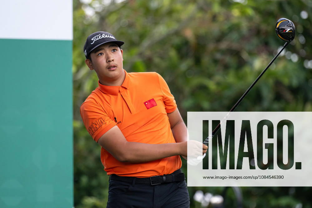 HAN, Jin (a) from China.Opening Round in the Macao Open Golf at Macau Golf & Country Club. Coloane China - ZUMAr144 20261015_zap_r144_107
