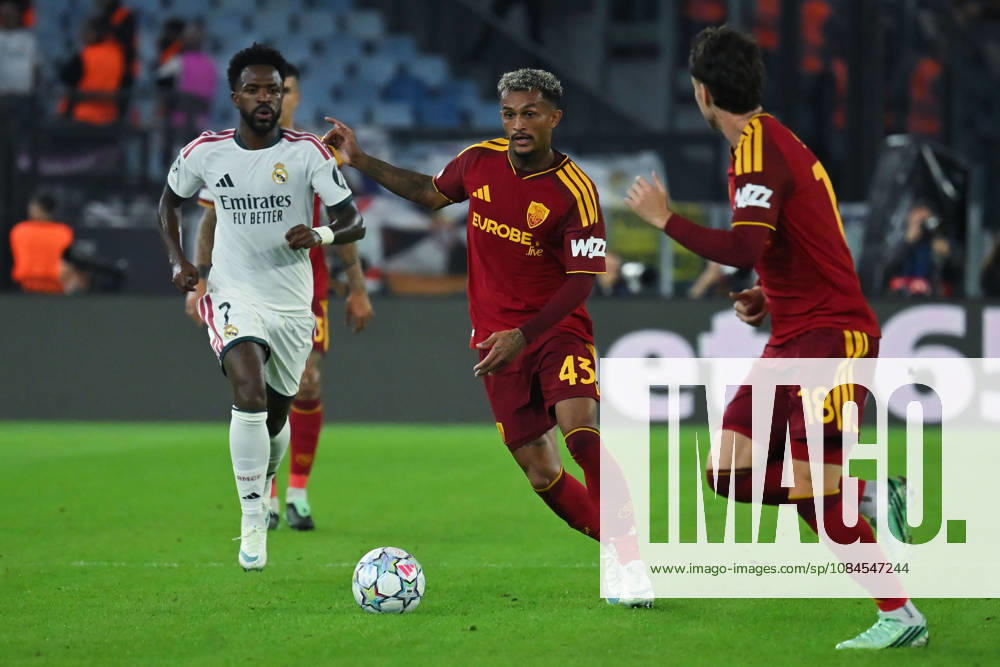 IPA89702937 - Vinicius Junior of Real Madrid and Wesley Franca of Roma during the Champions League group stage Matchday 2 game between Roma and Real Madrid at the Stadio Olimpico. Rome (Italy), October 14, 2026 Mattia Vian