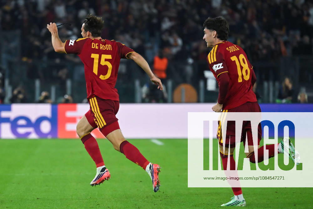 IPA89702963 - Marten De Roon of Roma celebrates scoring a goal during the Champions League group stage Matchday 2 match between Roma and Real Madrid at the Stadio Olimpico. Rome (Italy), October 14, 2026 Mattia Vian