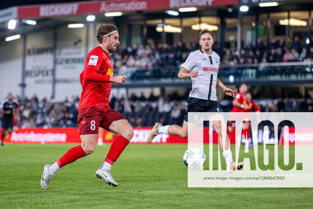 David Philipp (SSV Jahn Regensburg, 08) am Ball GER, SC Verl vs. SSV Jahn Regensburg, Fussball, 3. Liga, 9. Spieltag, Spielzeit 2026 2027, 14.10.2026 DFL Regulations prohibit any use of photographers as image sequences and or quasi-video. GER, SC Verl vs. SSV Jahn Regensburg, Fussball, 3. Liga, 9. Spieltag, Spielzeit 2026 2027, 14.10.2026 Verl