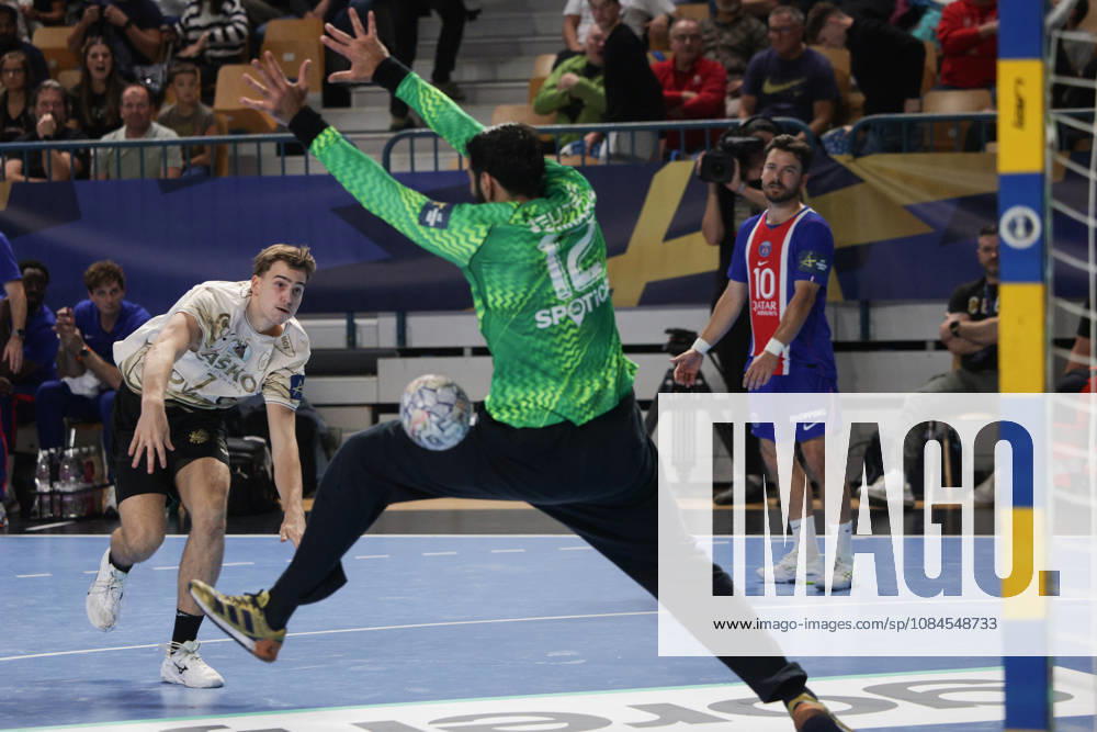 (261015) -- CELJE, Oct. 15, 2026 -- Zan Kovac (L) of RK Celje Pivovarna Lasko scores during the European Handball Federation (EHF) Champions League match between RK Celje Pivovarna Lasko and Paris Saint-Germain at Zlatorog Sports Hall in Celje, Slovenia, Oct.14, 2026. (Photo by Xinhua) (SP)SLOVENIA-CELJE-HANDBALL-EHF CHAMPIONS LEAGUE-RK CELJE PIVOVARNA LASKO VS PARIS SAINT-GERMAIN ZeljkoxStevanic