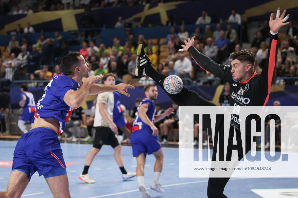(261015) -- CELJE, Oct. 15, 2026 -- Ferran Sole Sala (L) of Paris Saint-Germain shoots the ball during the European Handball Federation (EHF) Champions League match between RK Celje Pivovarna Lasko and Paris Saint-Germain at Zlatorog Sports Hall in Celje, Slovenia, Oct.14, 2026. (Photo by Xinhua) (SP)SLOVENIA-CELJE-HANDBALL-EHF CHAMPIONS LEAGUE-RK CELJE PIVOVARNA LASKO VS PARIS SAINT-GERMAIN ZeljkoxStevanic