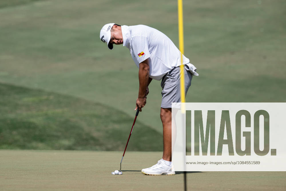 Marcus LIM from Malaysia finishing his round on the 9th green. Opening Round in the Macao Open Golf at Macau Golf & Country Club. Coloane China - ZUMAr144 20261015_zap_r144_170