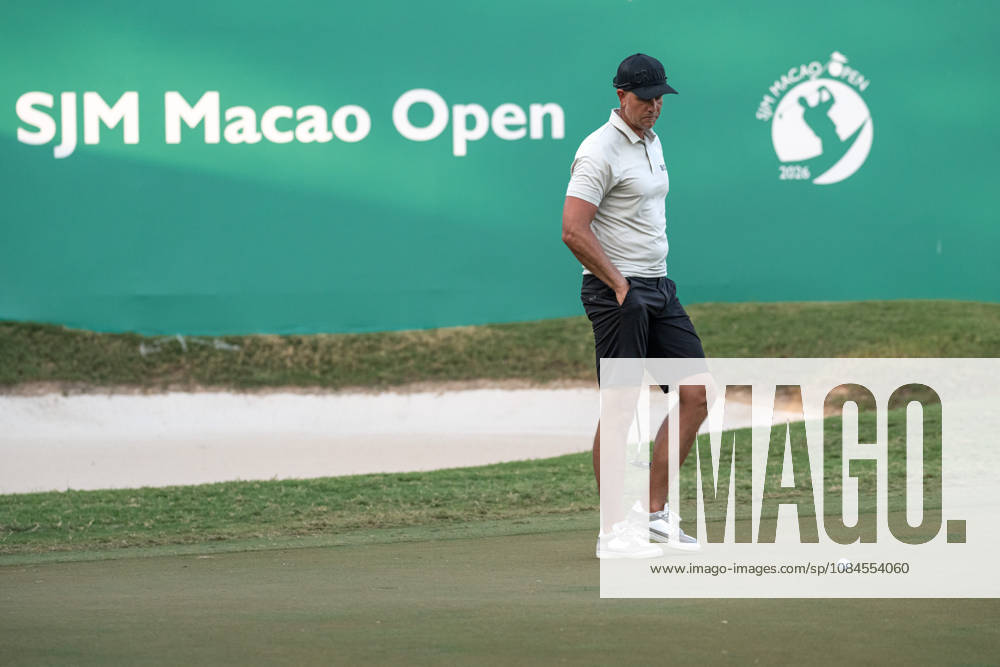 Henrik STENSON from Sweden on the 18th Green to finish his round -5 par..Opening Round in the Macao Open Golf at Macau Golf & Country Club. Macau Open Golf Rd 1 - ZUMAr144 20261015_zap_r144_182
