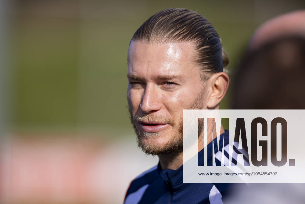 Fussball, Training des FC Schalke 04. Medienrunde mit Torwart Loris Karius (FC Schalke 04). Gelsenkirchen Trainingsgelände FC Schalke 04 NRW Deutschland xRHR-FOTO YYx