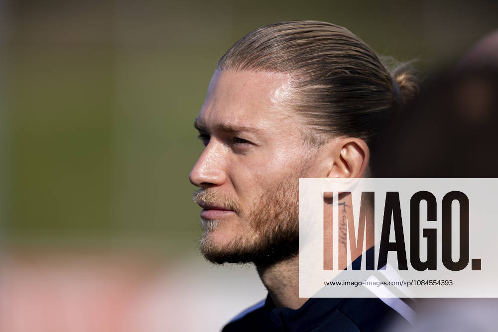 Fussball, Training des FC Schalke 04. Medienrunde mit Torwart Loris Karius (FC Schalke 04). Gelsenkirchen Trainingsgelände FC Schalke 04 NRW Deutschland xRHR-FOTO YYx