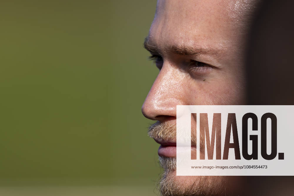 Fussball, Training des FC Schalke 04. Medienrunde mit Torwart Loris Karius (FC Schalke 04). Gelsenkirchen Trainingsgelände FC Schalke 04 NRW Deutschland xRHR-FOTO YYx