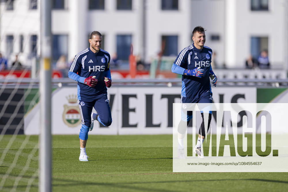 Fussball, Training des FC Schalke 04. v. l. Torwart Loris Karius (FC Schalke 04), Torwart Kevin Müller (FC Schalke 04). Gelsenkirchen Trainingsgelände FC Schalke 04 NRW Deutschland xRHR-FOTO YYx